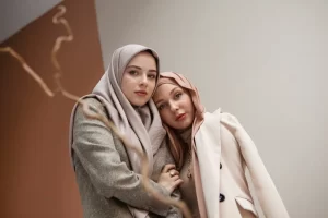 Tampil Lebih Stylish dengan 6 Tips Padu Padan Dress untuk Hijaber